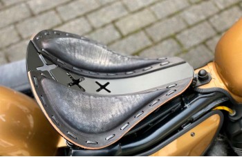Selle Bobber pour la Honda VT600 de Alex Leather Craft