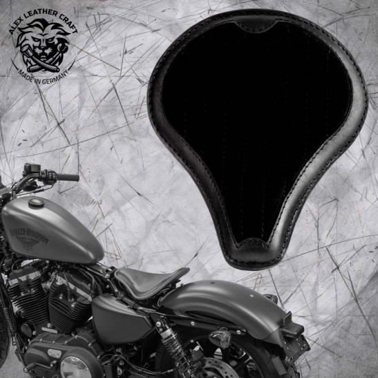 Solo Sitz + Montage Kit Harley Davidson Sportster 04-20 "Lang" Glanz und Samt Schwarz V2