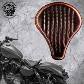 Solo Sitz + Montage Kit Harley Davidson Sportster 04-22 "Lang" Dunkelbraun V2