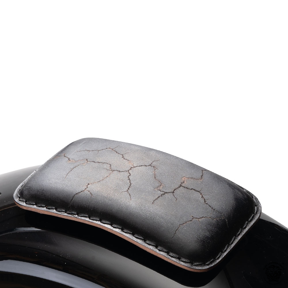 https://leathercraft24.com/image/cache/catalog/photo/230/pillion-seats-pads-harley-bobber-seat-vintage-black-electro_1-1000x1000.jpg