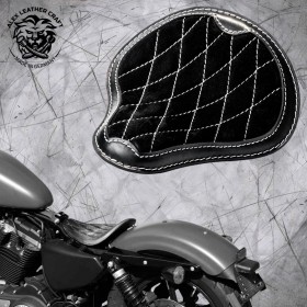 Solo Selle Harley Davidson Sportster 04-22 "Gloss et Velours" Noir et Blanc Motif de diamant