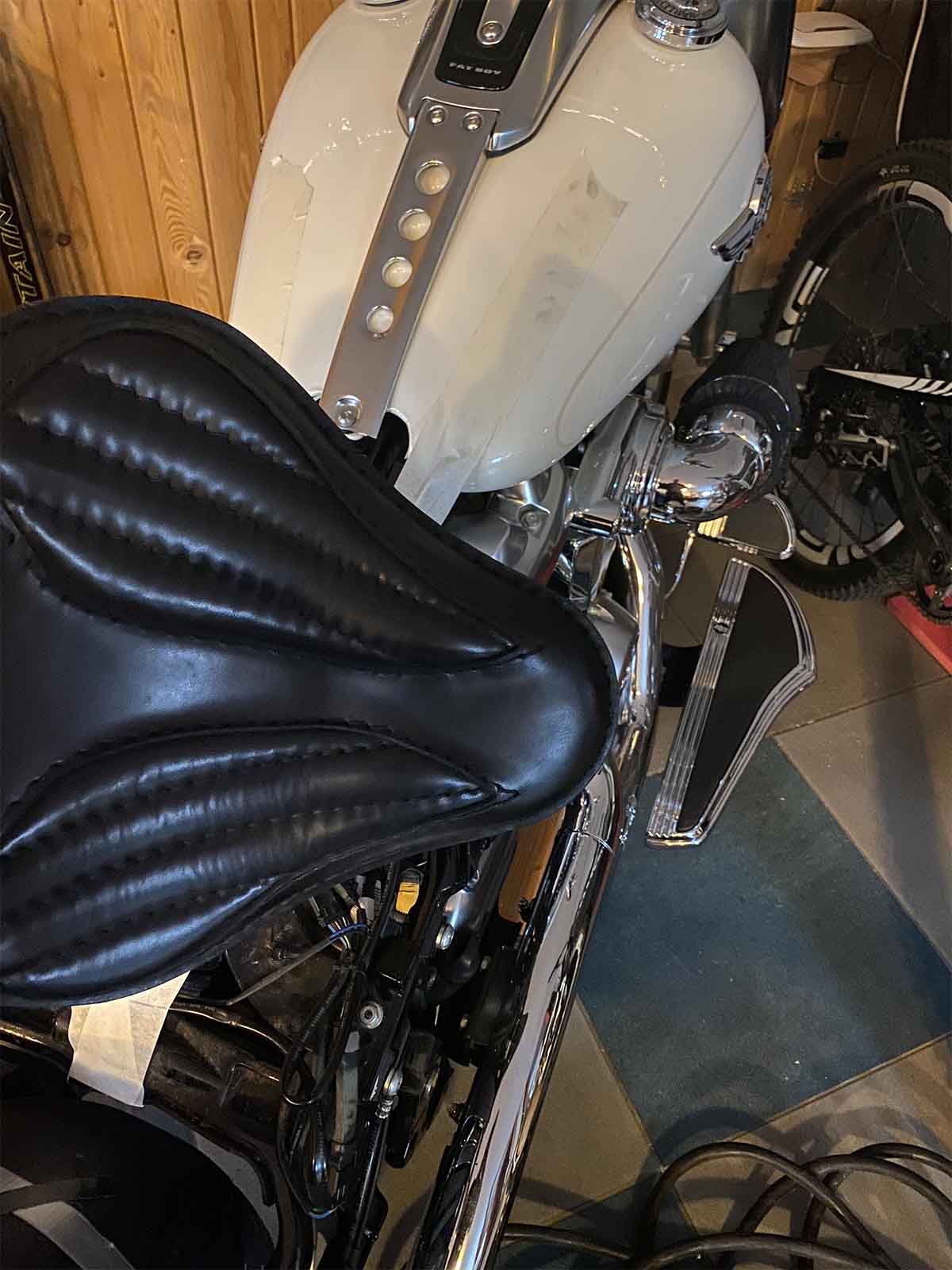 バイクショップ コンボイ / タンク・シート