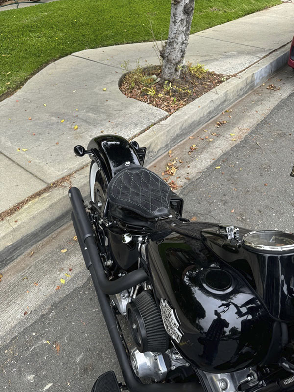 ハーレーダビットソン　バイク用シート 黒 合成皮革 ハーレーダビットソンバイク用シート 黒 合成皮革